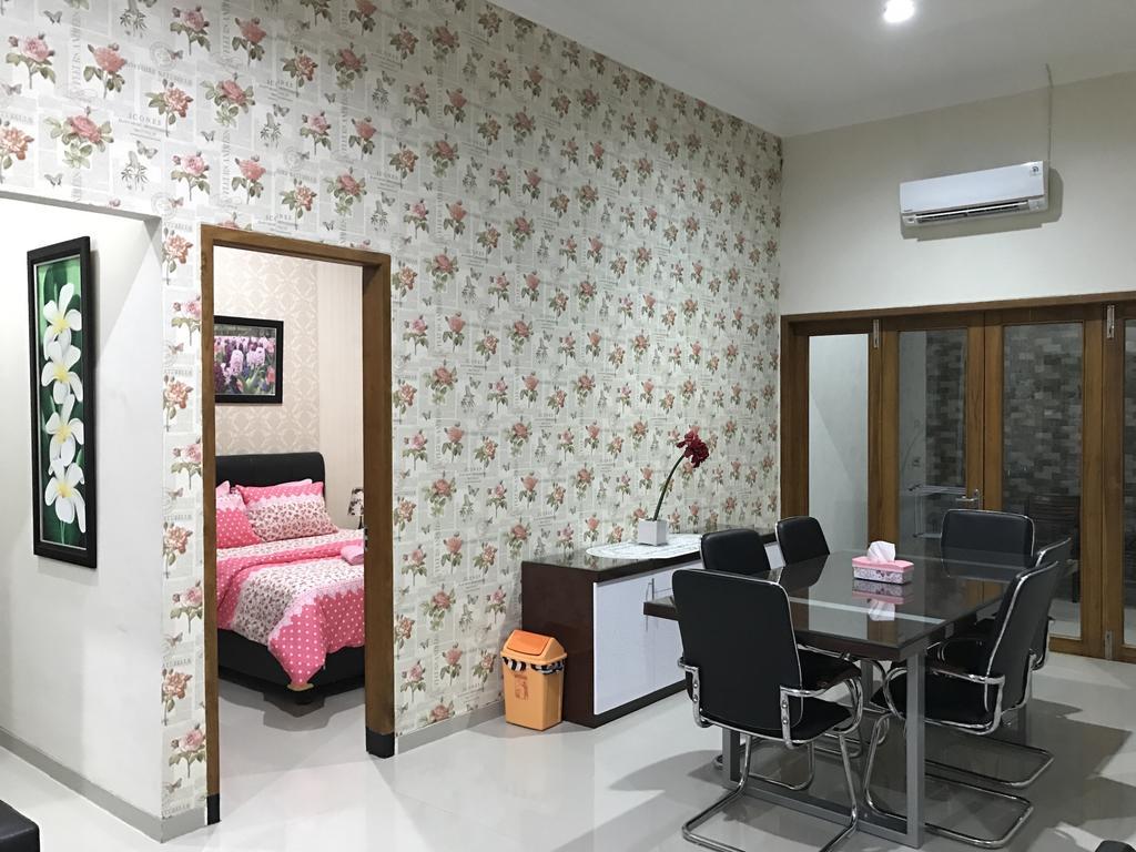 Nariska Suite Homestay Пурвокерто Екстериор снимка